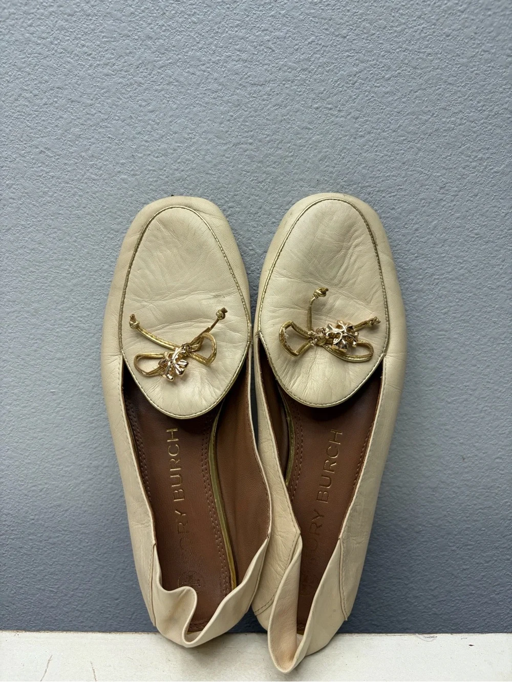 Tory Burch Beige Leather Charm Loafers Size 7
